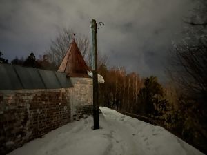 Троице-Никольский монастырь. Монастырская башня. Ночь. Зима 2022