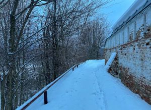 Троице-Никольский монастырь. Монастырская стена. Утреннее фото. Зима 2022