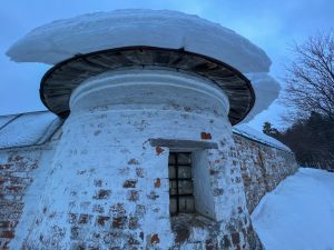 Троице-Никольский монастырь. Монастырская башня. Утреннее фото. Зима 2022
