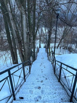 Троице-Никольский монастырь. Лестница к монастырю. Утреннее фото. Зима 2022