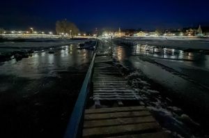 Гороховецкий понтонный мост. Зимнее фото